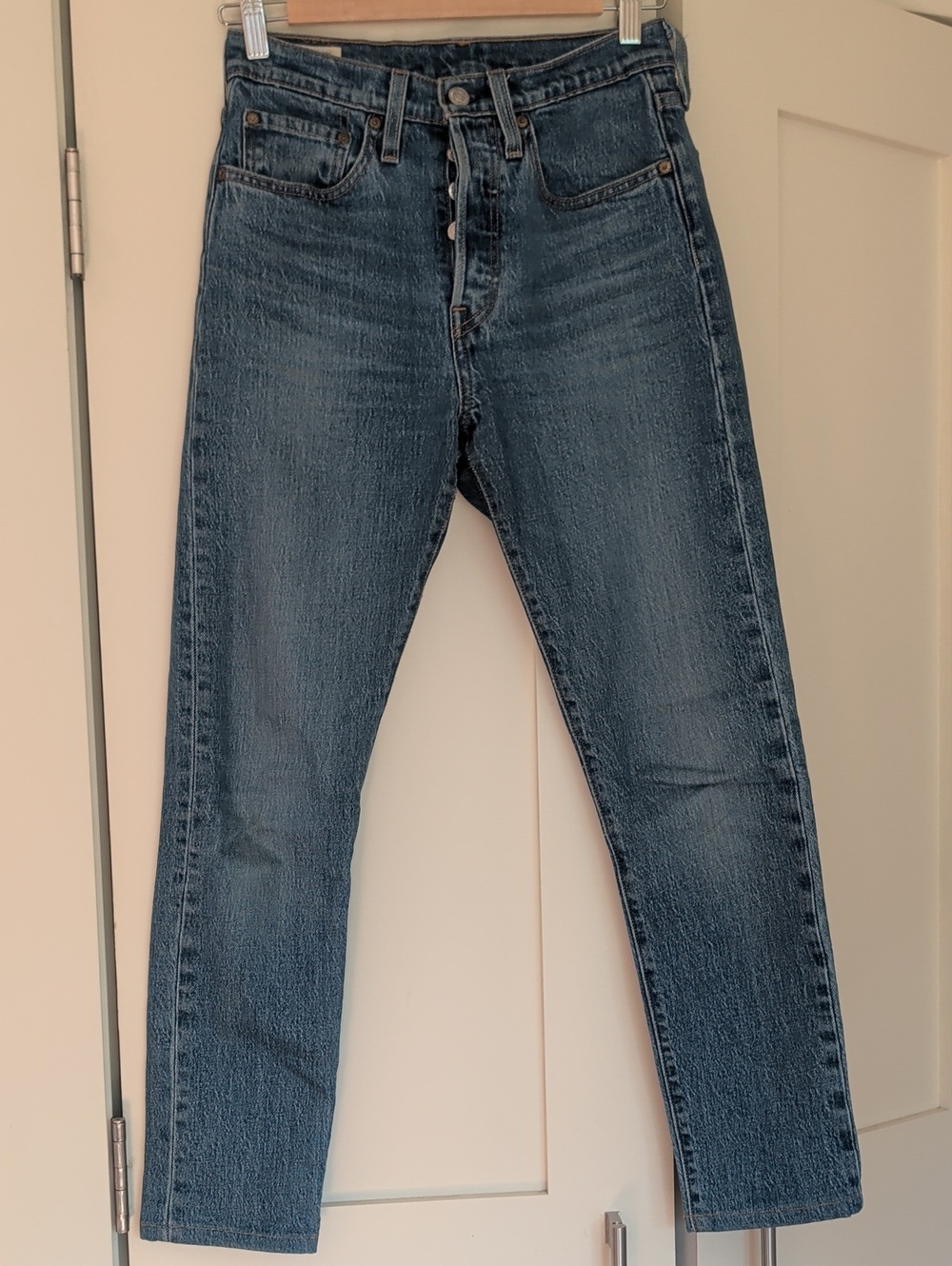 Classic Women's 501 Straight Medium Wash Blue Denim Jeans Size 26